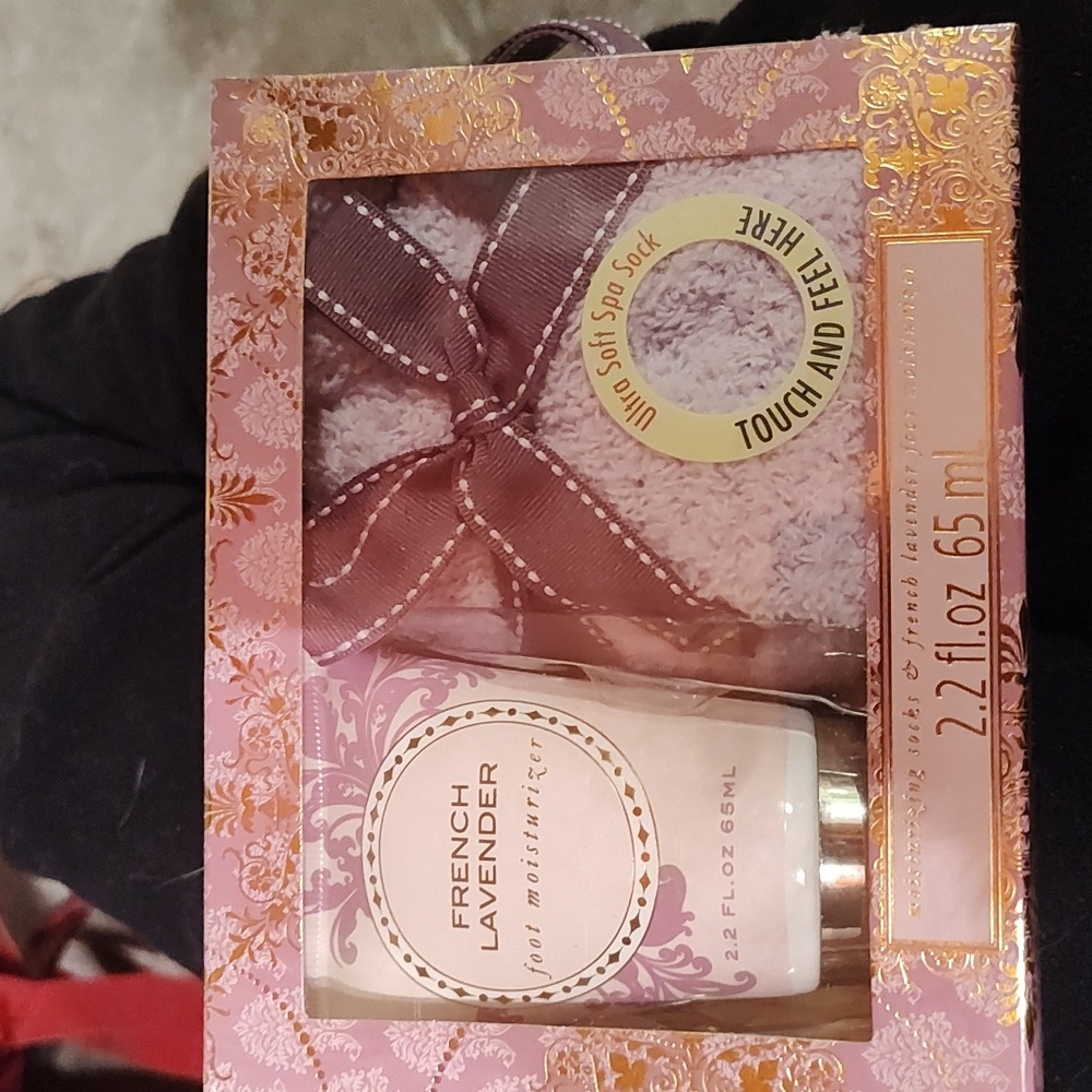 NWOT Ultra Soft, French Lavender, Foot Moisturizer, Ultra Soft Spa, Sock, Purple